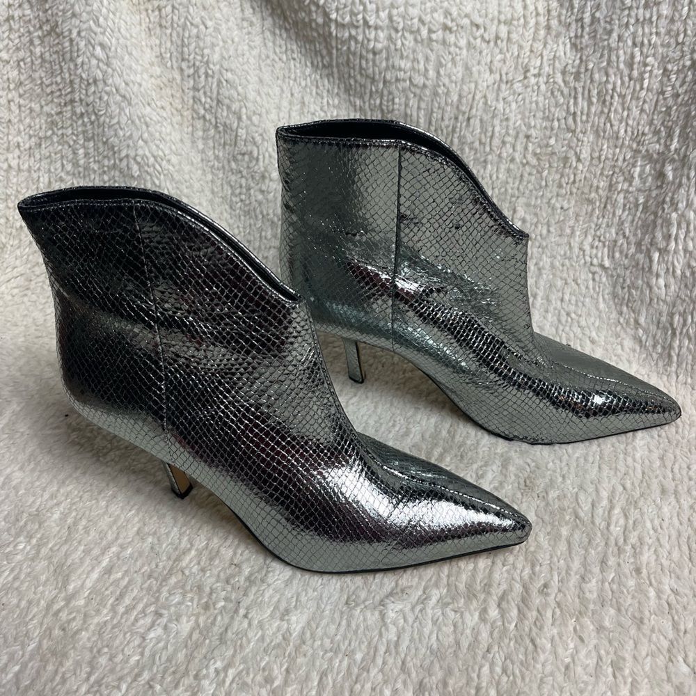Marc Fisher leather metallic Silver lizard print Ankle Boots heels SZ8M